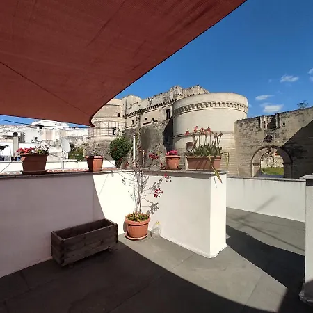 Casa Di Fronte Al Castello מסאפרה