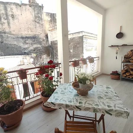 Casa Di Fronte Al Castello
